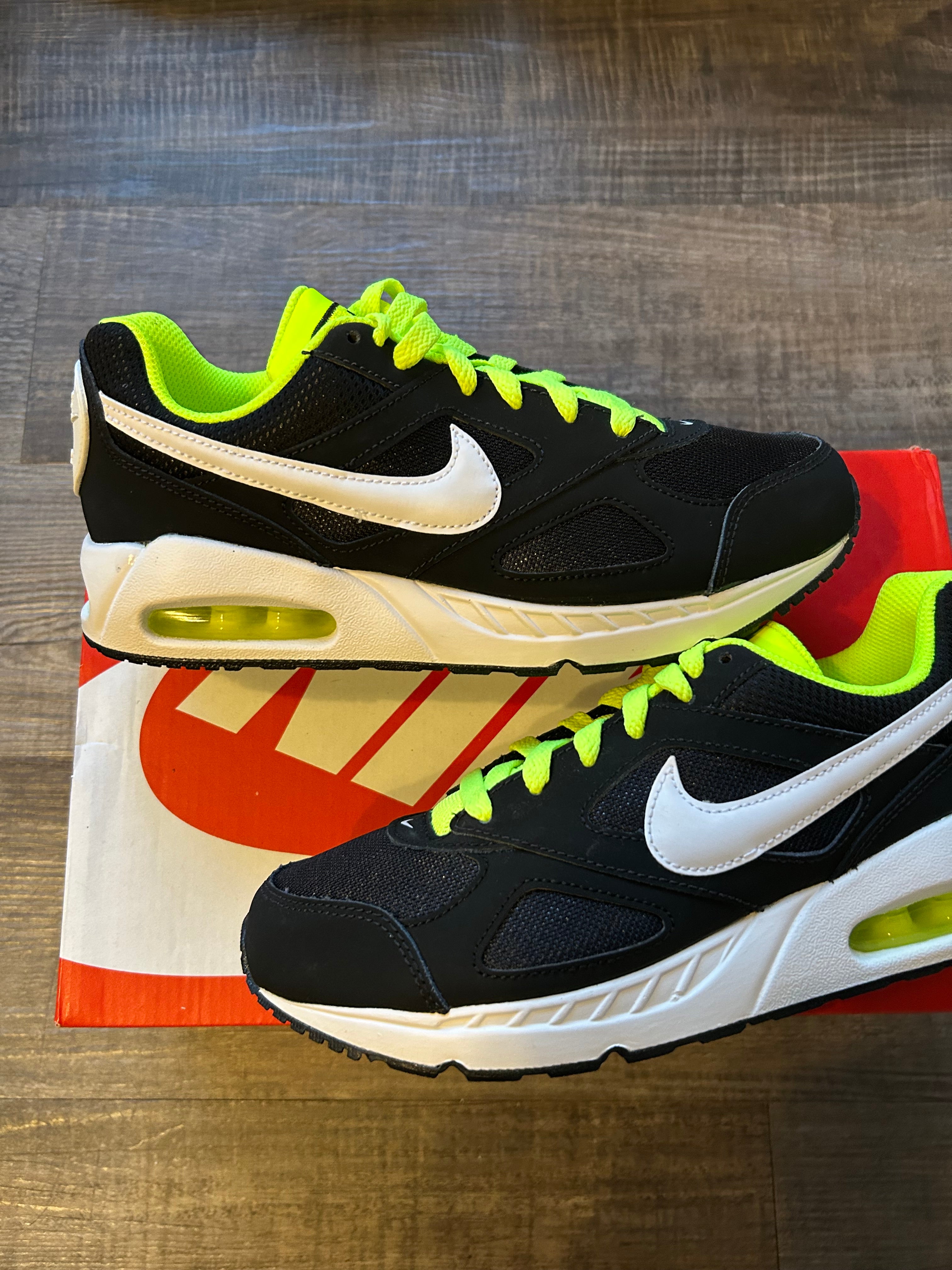 Nike Air Max Ivo Support Low Top Black