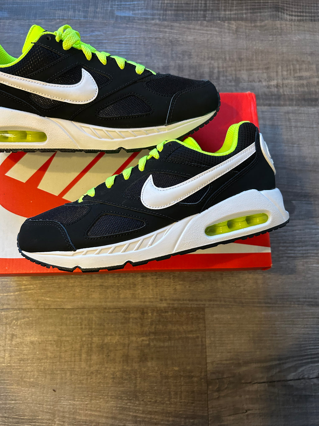 Nike Air Max Ivo Support Low Top Black