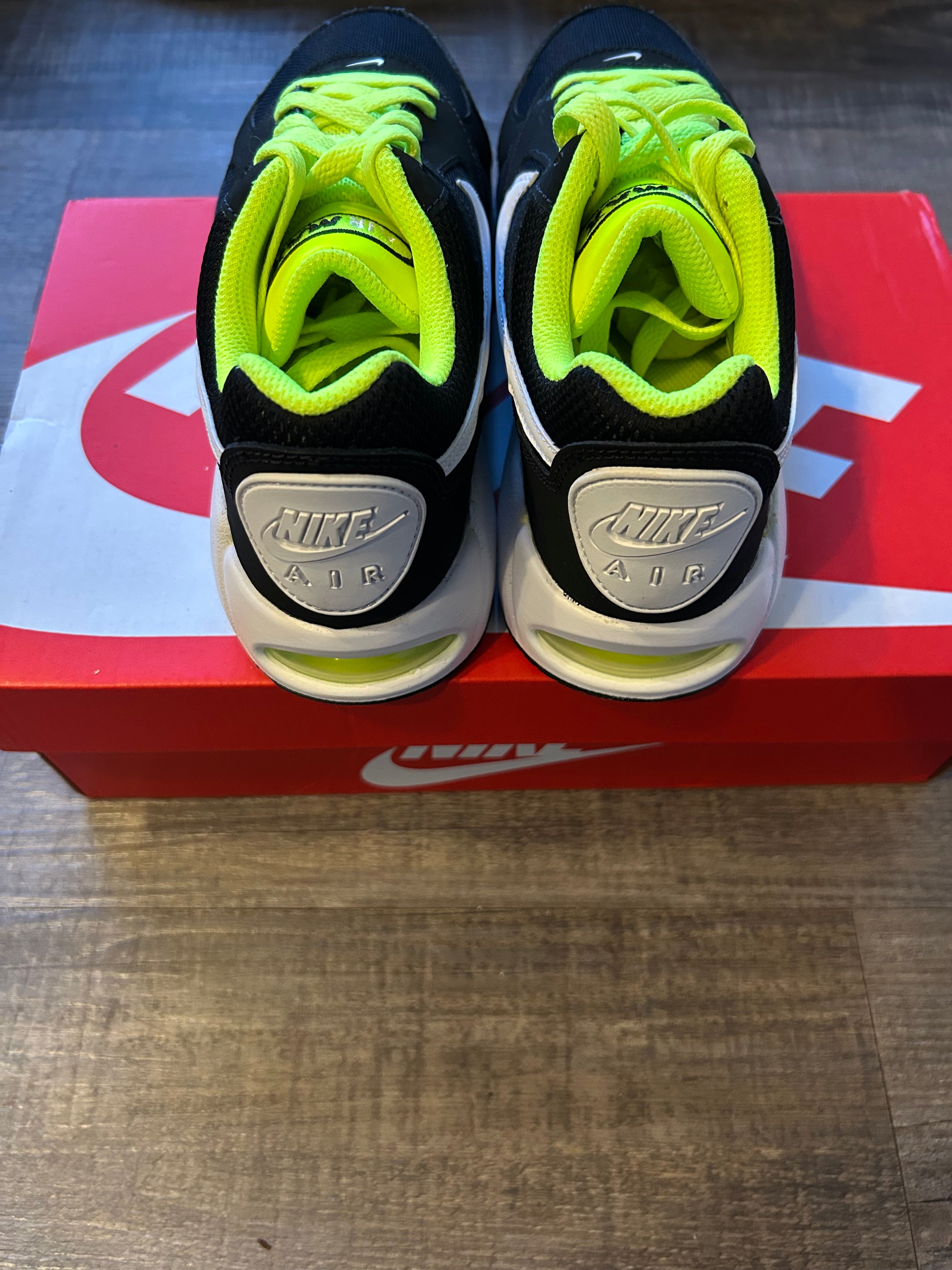 Nike Air Max Ivo Support Low Top Black